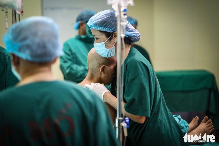 Xúc động ca mổ đặc biệt đón bé sơ sinh từ người mẹ ung thư giai đoạn cuối ảnh 2