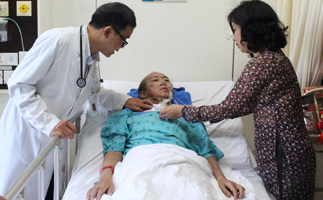 Người đàn ông hôn mê sâu sau khi uống liều thuốc cảm tự mua ảnh 1