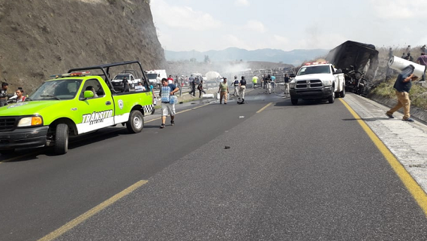 Hiện trường vụ tai nạn xe buýt kinh hoàng ở Mexico, ít nhất 35 người thương vong ảnh 5