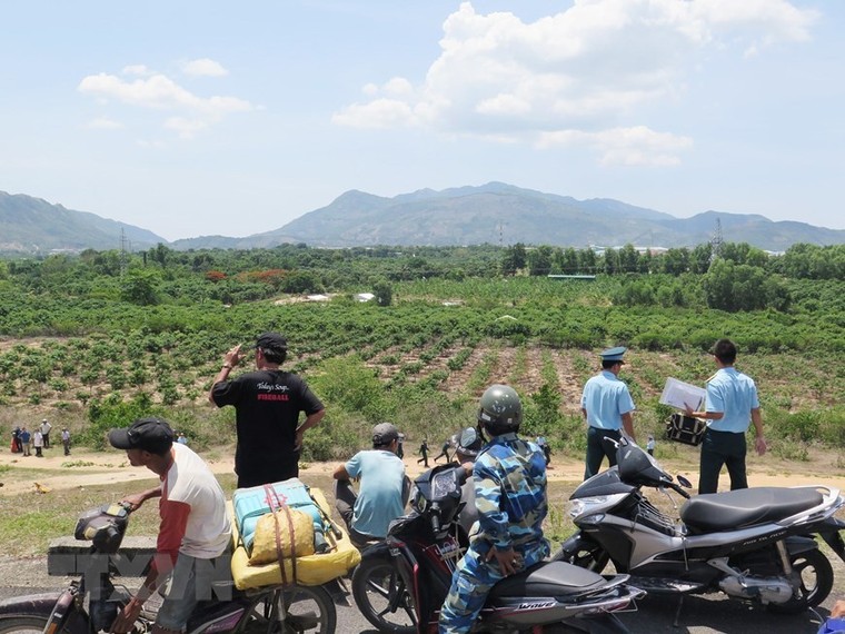 Toàn cảnh hiện trường vụ rơi máy bay quân sự ở Khánh Hòa ảnh 12