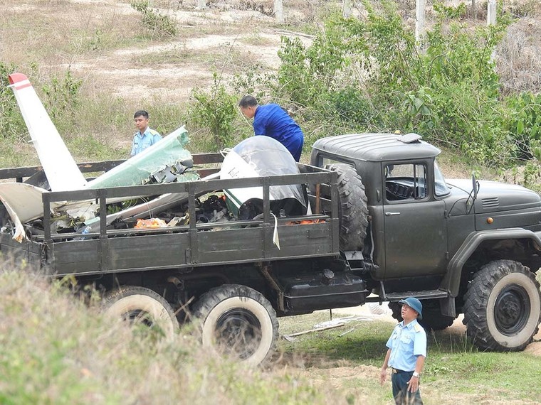 Toàn cảnh hiện trường vụ rơi máy bay quân sự ở Khánh Hòa ảnh 7