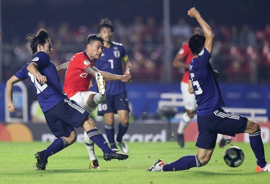 Vargas lập siêu phẩm bàn thắng, Chile đè bẹp Nhật Bản ảnh 5