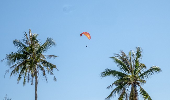 Lần đầu tiên đảo Lý Sơn tổ chức giải dù lượn quốc tế ảnh 1