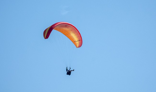 Lần đầu tiên đảo Lý Sơn tổ chức giải dù lượn quốc tế ảnh 6