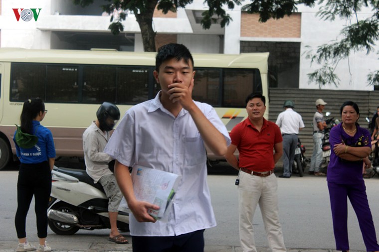 Thi THPT quốc gia: Thí sinh quên thẻ, nhập viện trước buổi thi Ngữ văn ảnh 11