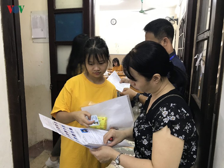 Thi THPT quốc gia: Thí sinh quên thẻ, nhập viện trước buổi thi Ngữ văn ảnh 1