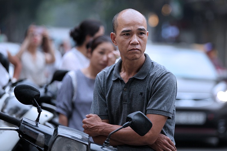 Những khoảnh khắc tình thân xúc động trước giờ thi ảnh 9