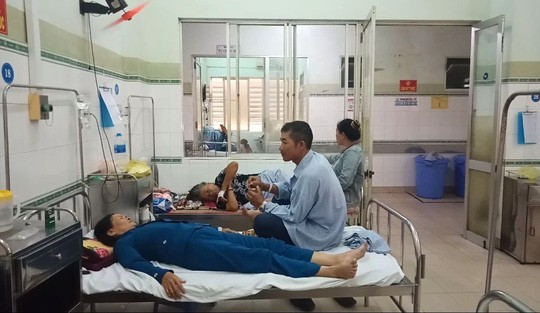 Xe khách đối đầu xe tải, hai tài xế chết kẹt trong ca-bin ảnh 3