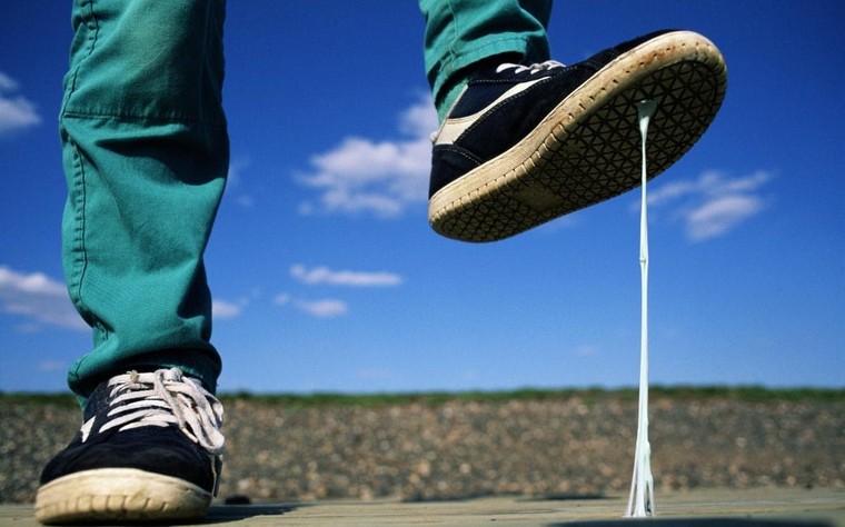 Nước nào cấm người dân nhai kẹo cao su?