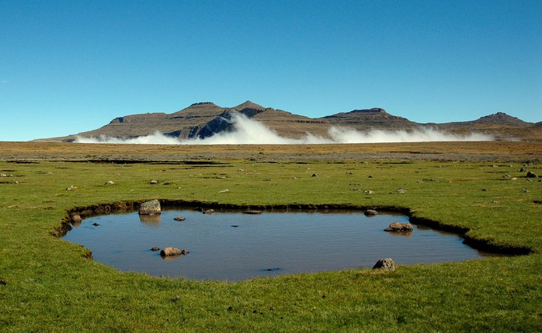 Ngoài biệt danh trên, Lesotho còn được mệnh danh là...?