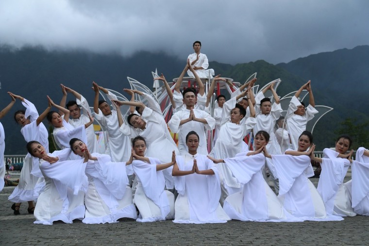 Đắm say với sắc màu Tây Bắc và chất thiền của 'Vũ điệu trên mây' ảnh 7