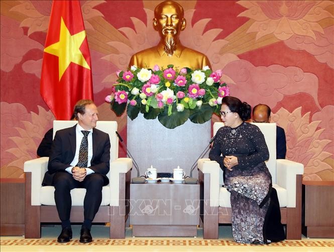 Chủ tịch Quốc hội tiếp Đại sứ, Trưởng Phái đoàn Liên minh châu Âu tại Việt Nam ảnh 2