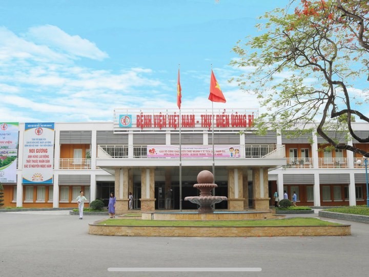 Quảng Ninh: Nữ điều dưỡng bị tát vào mặt khi đang cấp cứu bệnh nhân ảnh 1