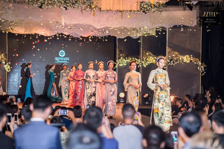 Xu hướng nào sẽ 'lên ngôi' trong mùa cưới năm nay? ảnh 1