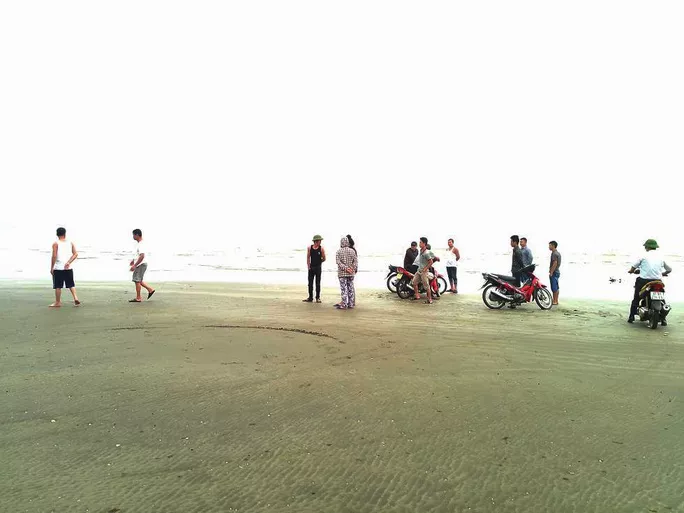 Bất ngờ với kết quả của bệnh viện vụ tài xế taxi chở bé gái ra biển ảnh 2