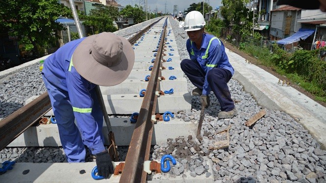 Cầu đường sắt trăm tỷ ở Sài Gòn trước ngày thông xe ảnh 11