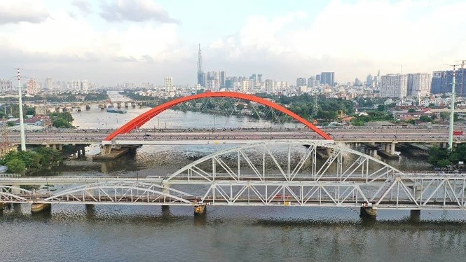 Cầu đường sắt trăm tỷ ở Sài Gòn trước ngày thông xe ảnh 1