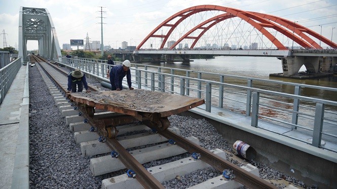 Cầu đường sắt trăm tỷ ở Sài Gòn trước ngày thông xe ảnh 4