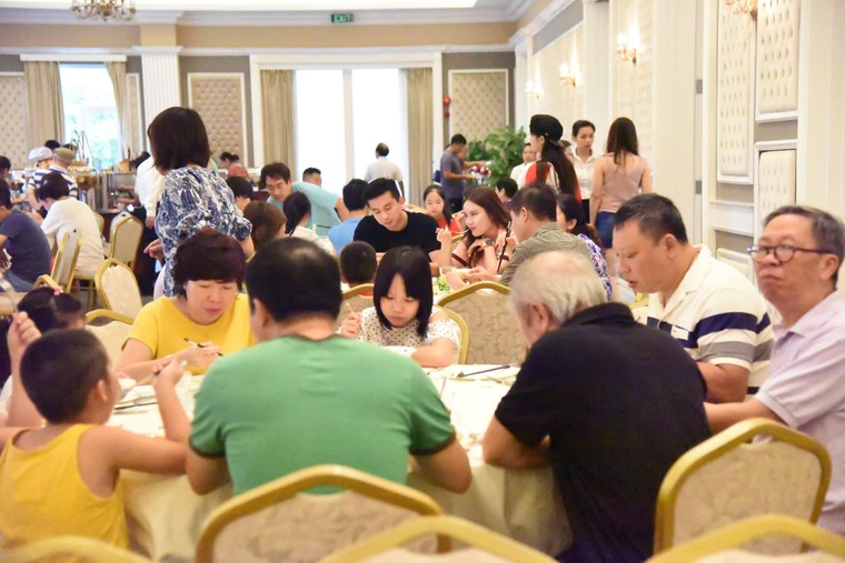 Xả hơi dịp lễ, người dân chuộng nghỉ dưỡng 5 sao ảnh 5