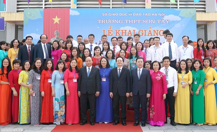 Thủ tướng Nguyễn Xuân Phúc đánh trống khai giảng năm học mới ảnh 10