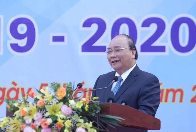 Thủ tướng Nguyễn Xuân Phúc đánh trống khai giảng năm học mới ảnh 4