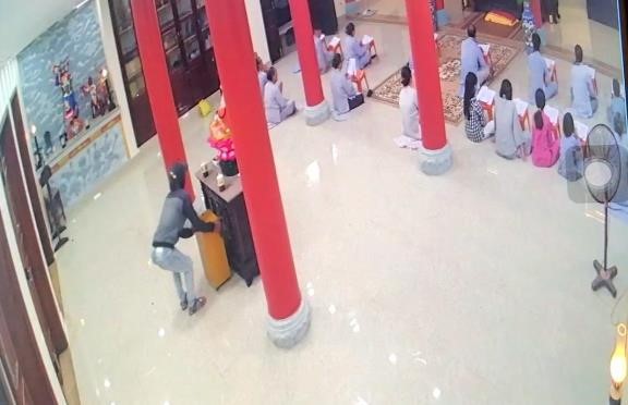 Truy tìm đối tượng đột nhập hàng loạt chùa ở Đà Nẵng trộm hòm công đức ảnh 2