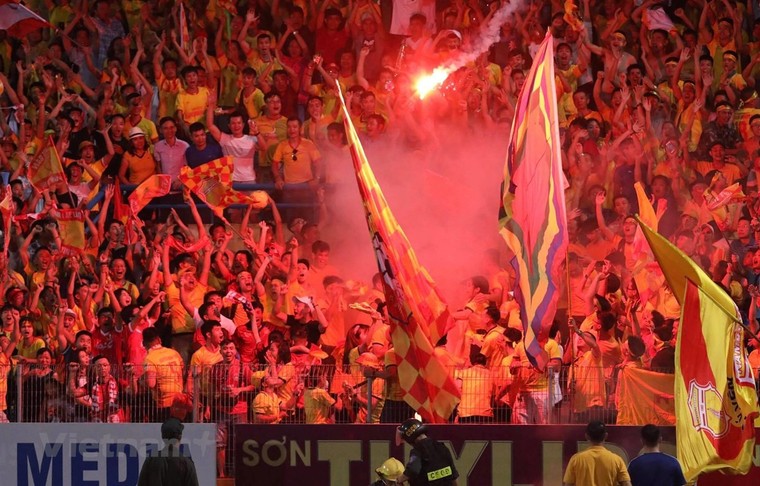 VPF lên tiếng sau sự cố pháo sáng khiến cổ động viên nữ nhập viện ảnh 3