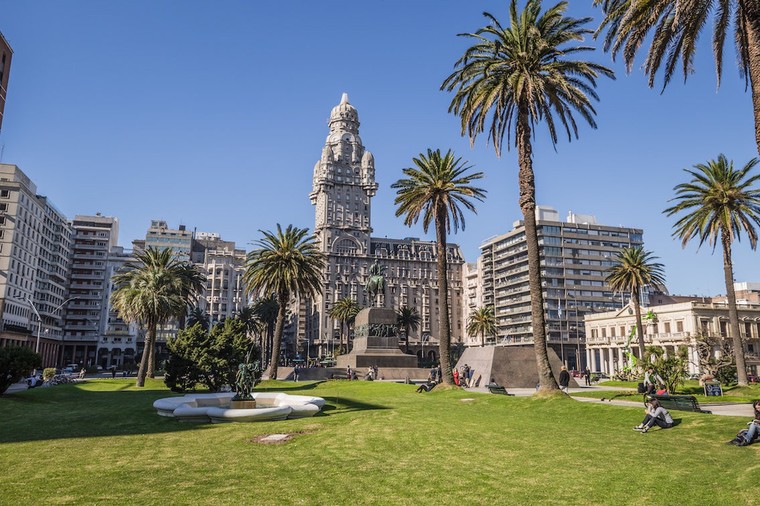 Việt Nam lọt top 20 nền kinh tế tốt nhất để đầu tư năm nay ảnh 1