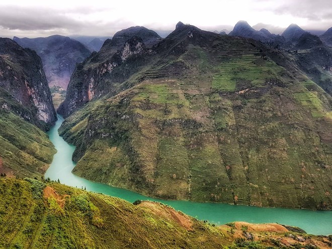 Cây bút nào sau đây từng làm thơ ca ngợi về vẻ đẹp của đèo Mã Pì Lèng?