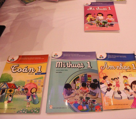 Hội đồng thẩm định thông qua 4 bộ SGK lớp 1: 'Tin vịt'? ảnh 1