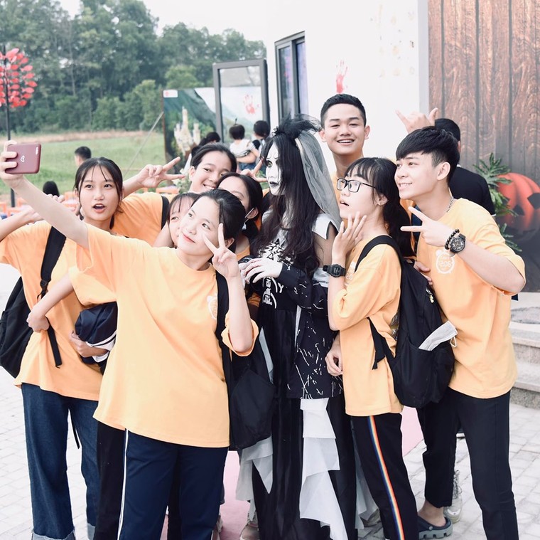 Đu đưa cùng ma quỷ trong lễ hội ma 'khủng' nhất tại Phúc Yên ảnh 1