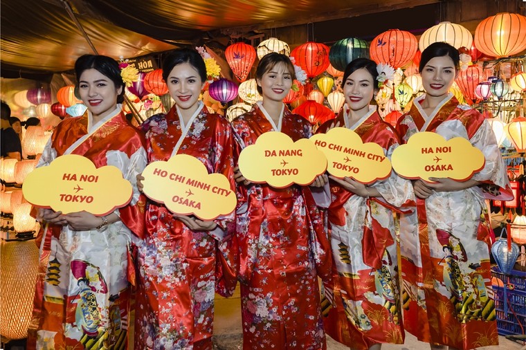 Vietjet tri ân 100 triệu hành khách với chương trình 'Bay khắp Châu Á, Săn máy bay 1kg vàng' ảnh 2