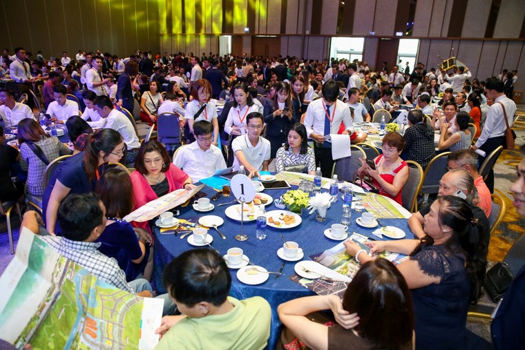 One World Regency - Sức nóng của dự án 5 sao ảnh 1