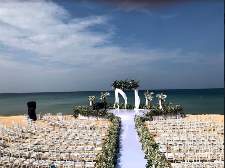 Ngô Thanh Vân rạng ngời bên xe VinFast đi dự đám cưới Đông Nhi ảnh 7