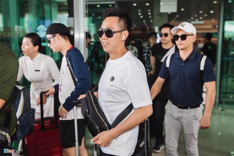 Khổng Tú Quỳnh chạm mặt Ngô Kiến Huy khi tới lễ cưới Đông Nhi ảnh 3