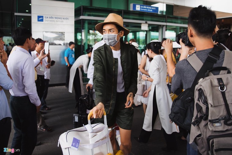 Khổng Tú Quỳnh chạm mặt Ngô Kiến Huy khi tới lễ cưới Đông Nhi ảnh 4