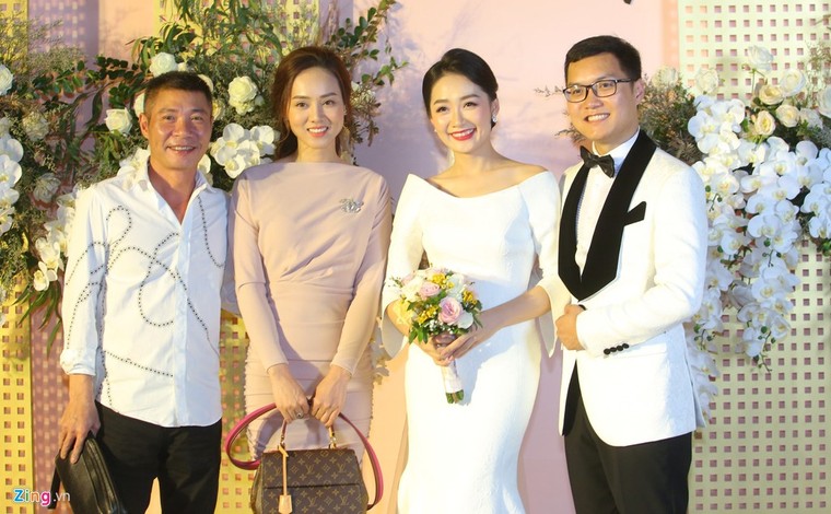 Công Lý và bạn gái dự tiệc cưới BTV Thời sự Thu Hà ảnh 1