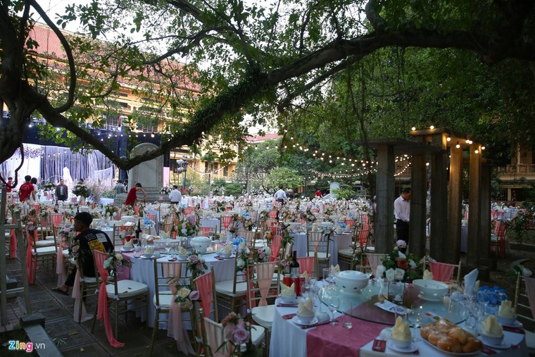 Công Lý và bạn gái dự tiệc cưới BTV Thời sự Thu Hà ảnh 7