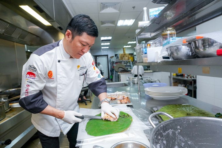 Bí mật sau những món ăn siêu công phu của nhà hàng 'quý tộc buộc phải đến' ảnh 6