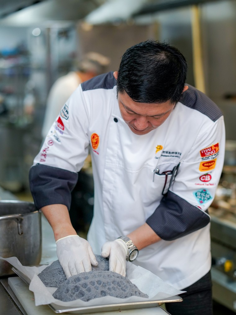 Bí mật sau những món ăn siêu công phu của nhà hàng 'quý tộc buộc phải đến' ảnh 7