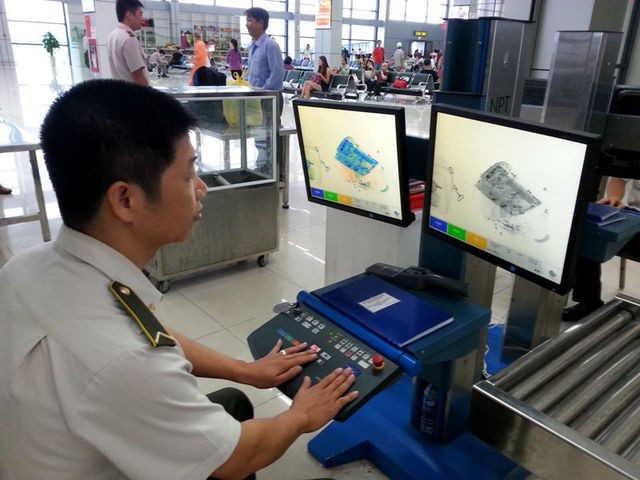 Tạm giữ nam hành khách mang súng săn và 177 viên đạn vào sân bay Nội Bài ảnh 1