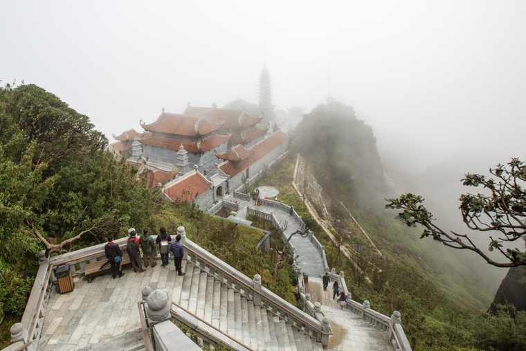 GS- KTS Hoàng Đạo Kính: Quần thể tâm linh ở Fansipan được đánh giá là quy mô và ý nghĩa ảnh 3