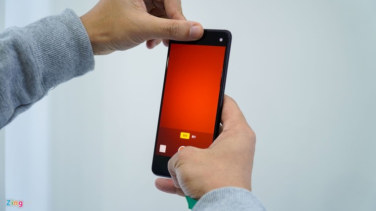 Smartphone đầu tiên có camera dưới màn hình, bỏ hết cổng kết nối ảnh 2