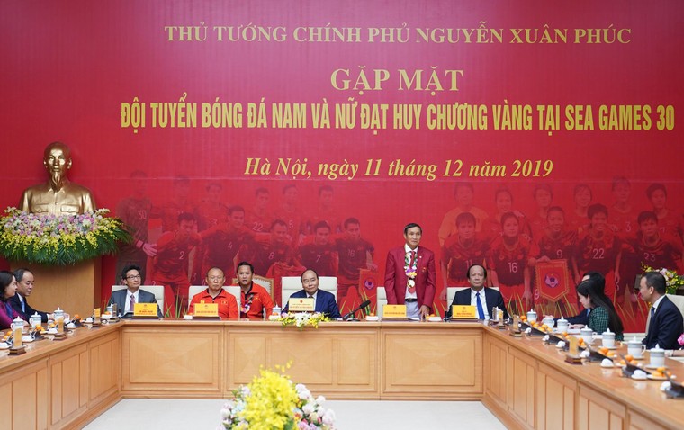 Thủ tướng cảm ơn các 'ông bầu' bóng đá ảnh 2
