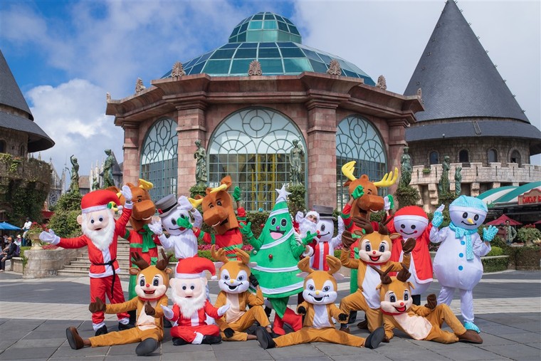 Những khoảnh khắc Lễ hội mùa đông rực rỡ trên đỉnh Bà Nà ảnh 1