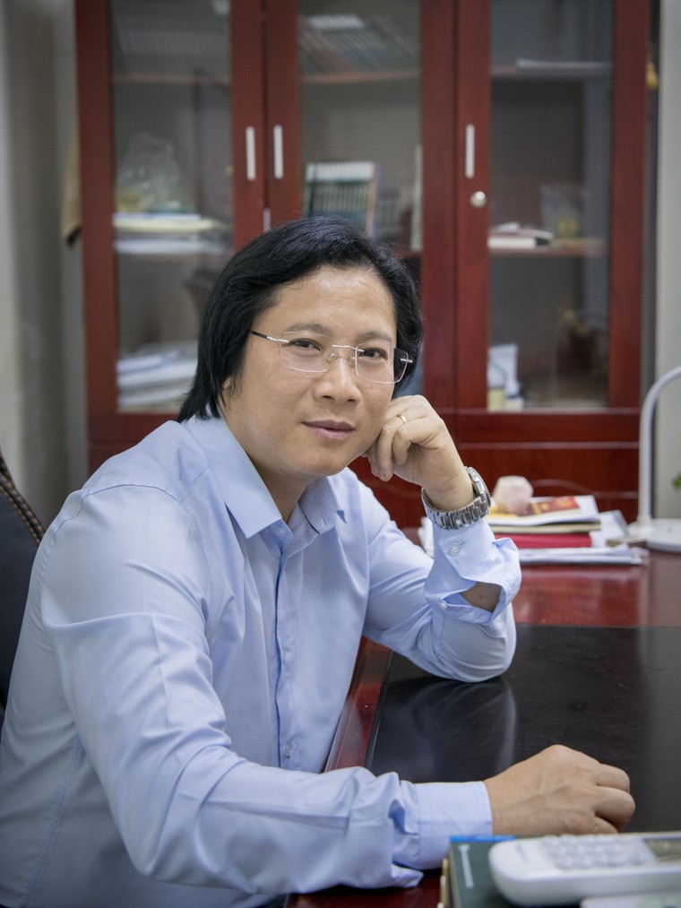 Nhà báo Lê Anh Đạt ra mắt 'Bão lòng': Đường đến bình an! ảnh 1