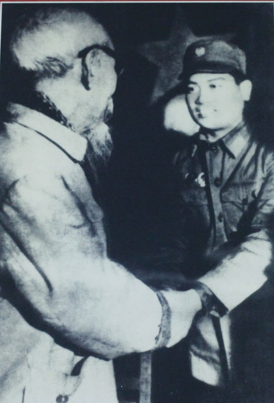 Ông trúng tuyển phi công năm nào?