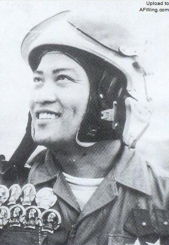 Ông đã mấy lần trực tiếp bắn rơi máy bay địch?