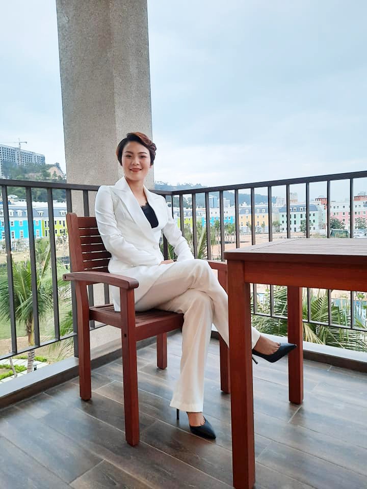 Bắt gặp các cầu thủ tuyển bóng đá nữ Việt Nam du ngoạn ở Hạ Long ảnh 2