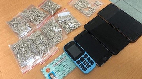 Tàng trữ gần 800 viên ma túy trong phòng trọ, bà mẹ đơn thân bị bắt giam ảnh 1